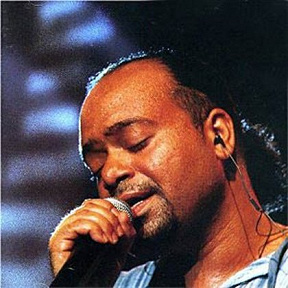 Paulo Flores