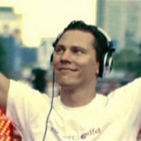 Tiesto & Sneaky Sound System